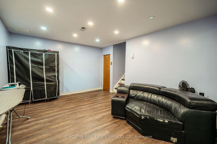 Property Photo: 25 Briar Path ON L6T 2A2