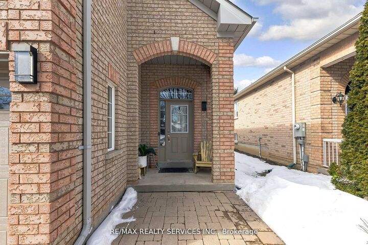 Property Photo:  50 Sunny Glen Crescent  ON L7A 2C6 