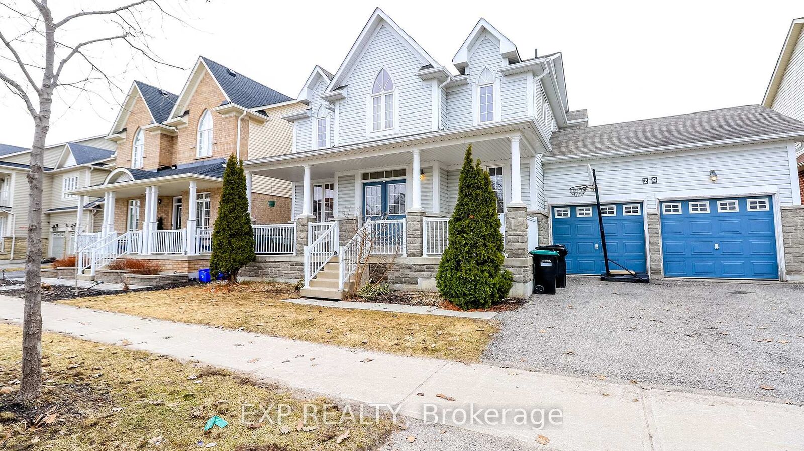 Property Photo:  29 The Queensway N/A  ON L4M 7H5 