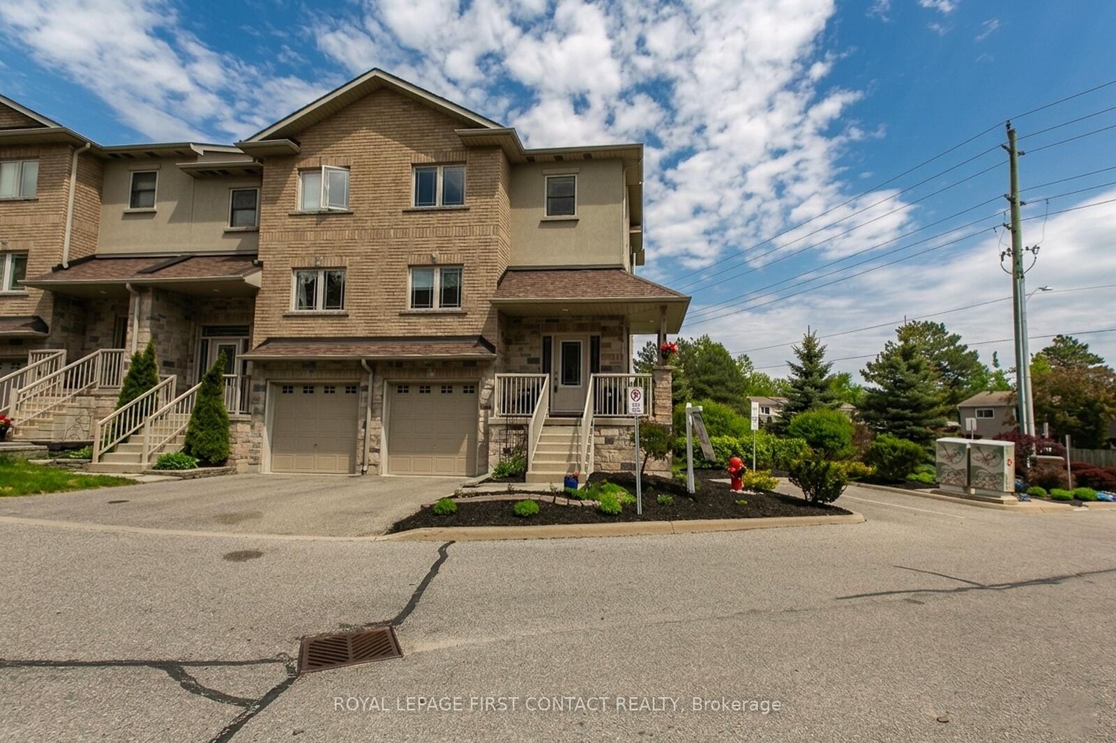 Property Photo: 376 Blake Street 21 ON L4M 1J6