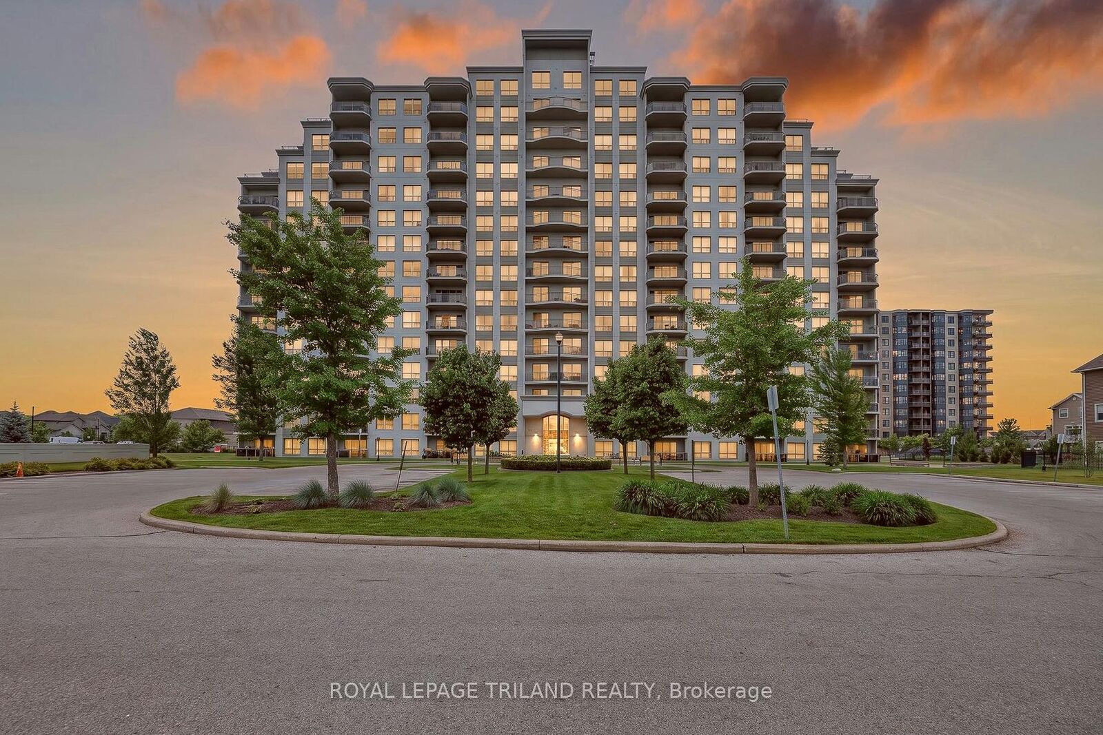 Property Photo: 1030 Coronation Drive 203 ON N6G 0G5
