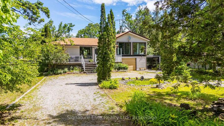 Property Photo: 20 Camelot Place ON K0M 2B0