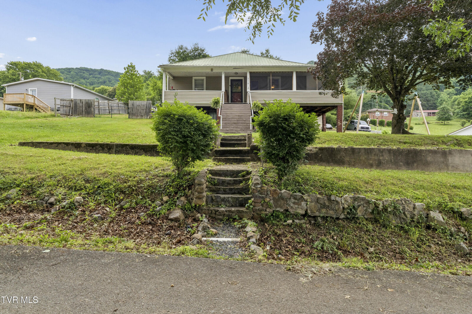 Property Photo: 210 Florida Avenue TN 37650