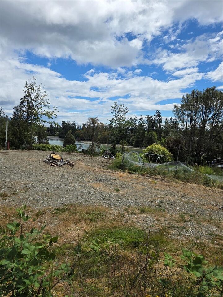 Property Photo: 1824 Swartz Bay Rd BC V8L 5R2