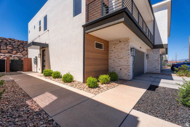 Property Photo: 868 E Desert Cactus Dr UT 84780