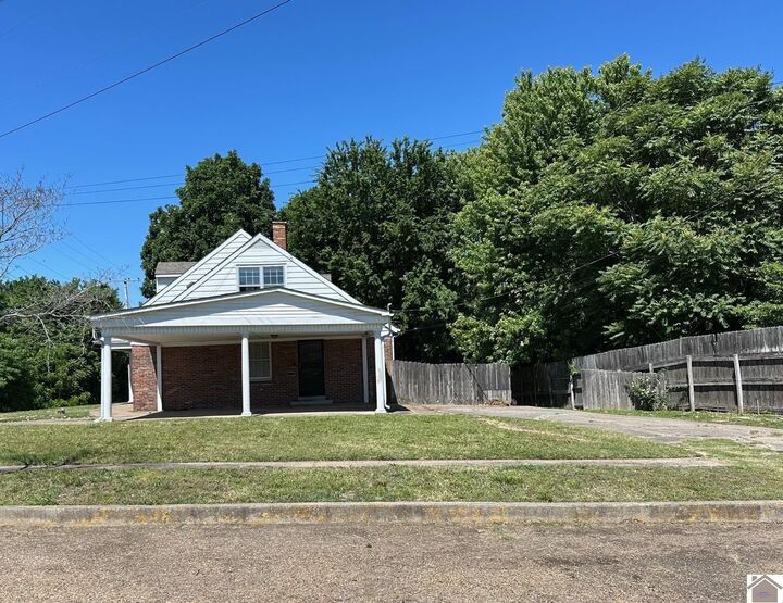 Property Photo:  718 Moscow Ave.  KY 42050 