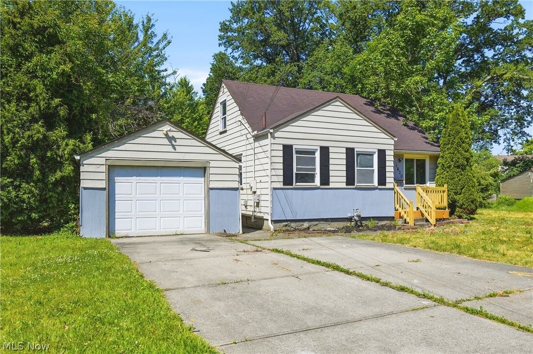 Property Photo: 1620 Cedar Drive OH 44052