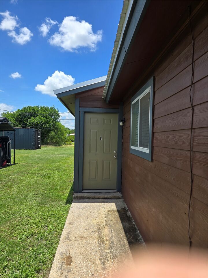 Property Photo: 502 Sturgis Street B TX 76574