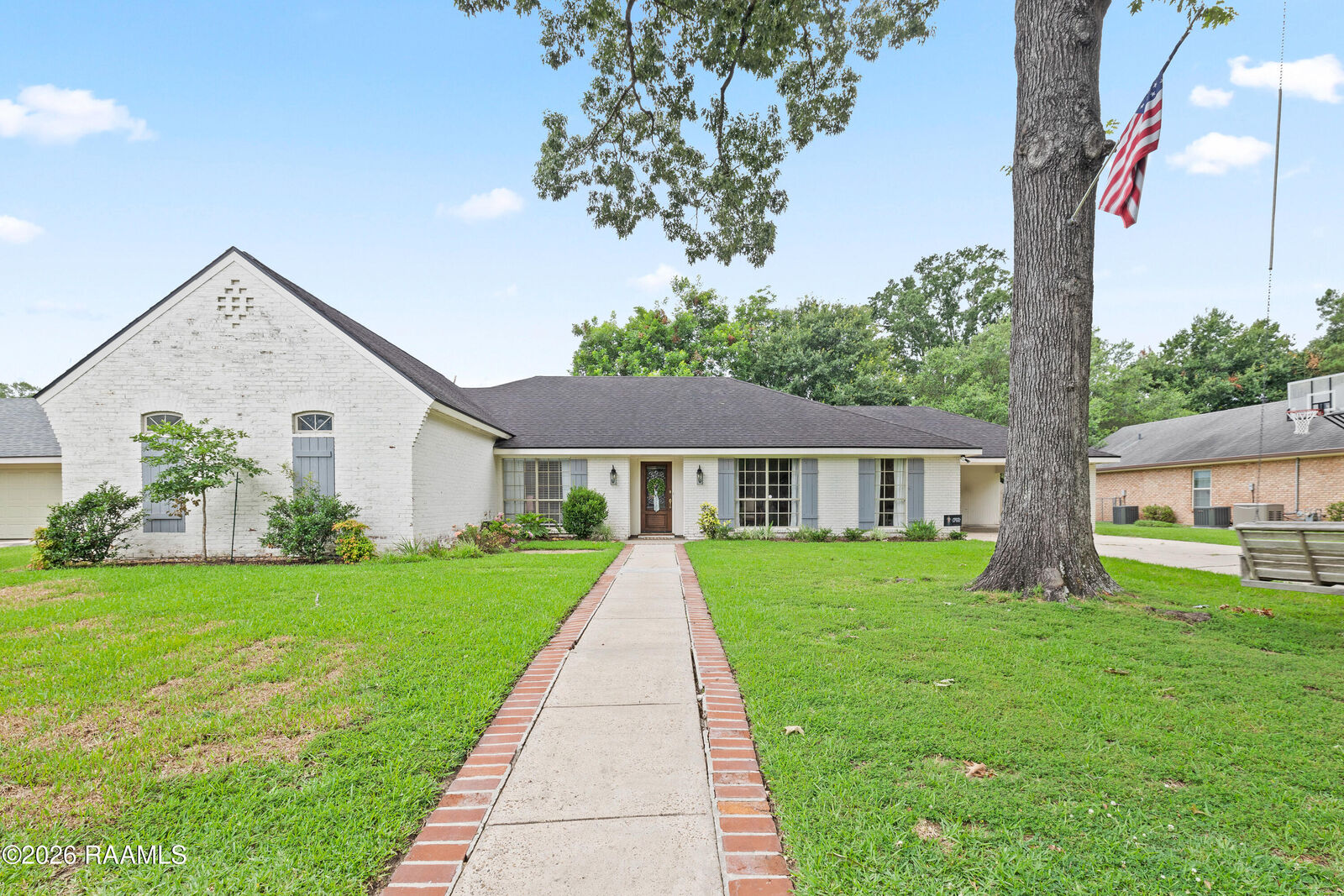 Property Photo:  207 Oakwood Drive  LA 70503 