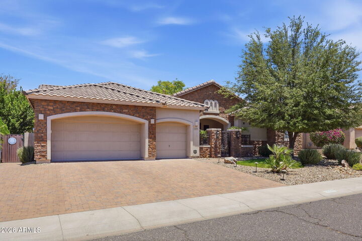 Property Photo:  5504 W Straight Arrow Lane  AZ 85083 