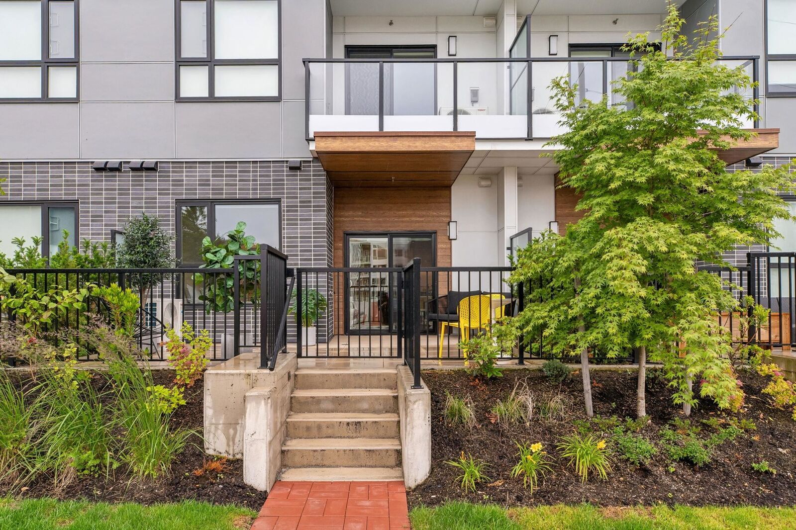 Property Photo: 623 Kemsley Avenue 103 BC V3J 0L8
