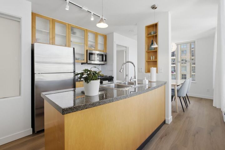 Property Photo: 969 Richards Street 1402 BC V6B 1A8