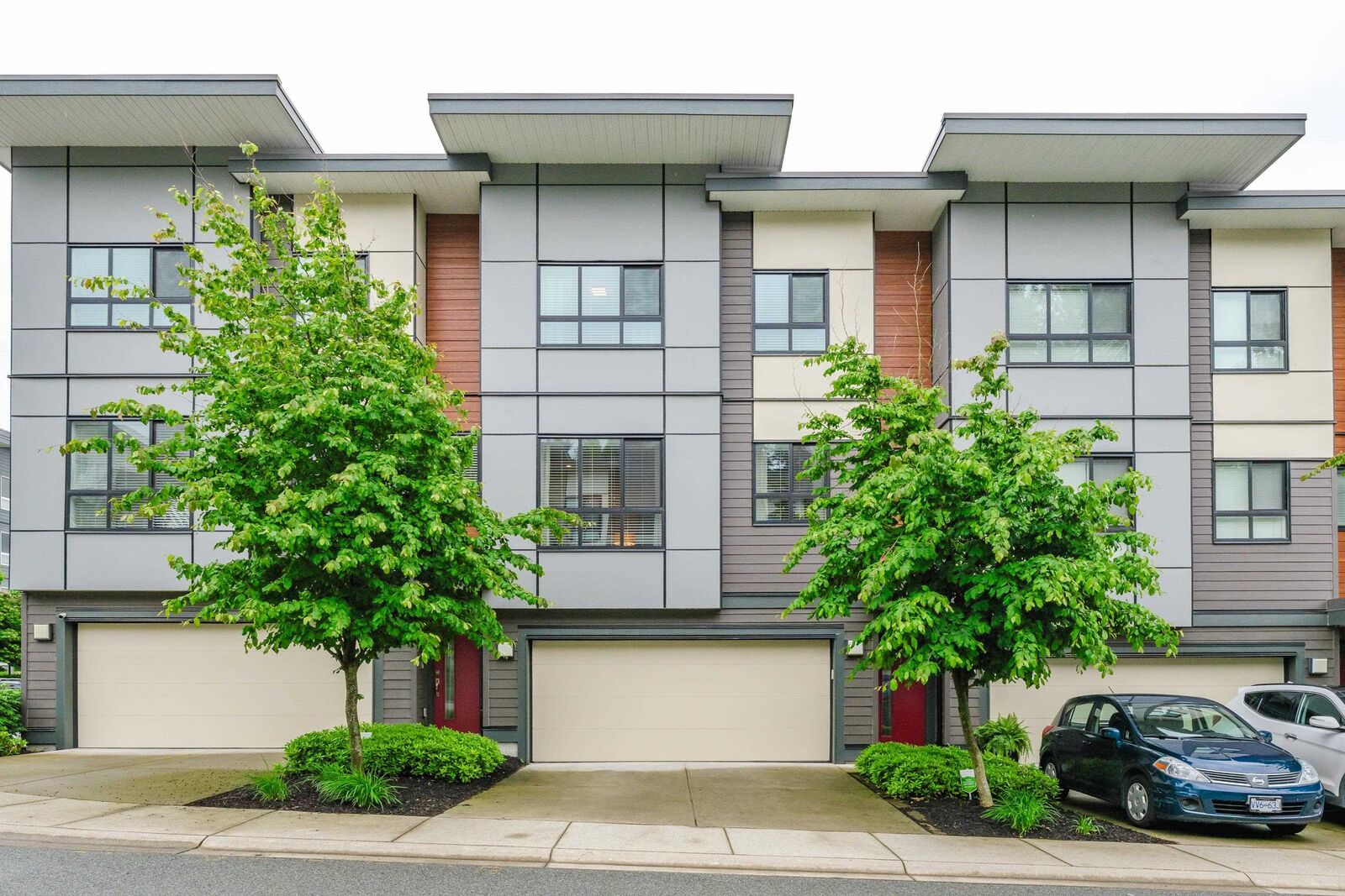 Property Photo: 1938 N Parrallel Road 31 BC V3G 0H1