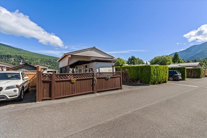 Property Photo:  1436 Frost Road 65  BC V2R 4X8 