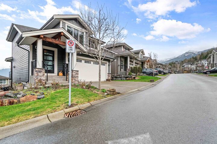 Property Photo: 50634 Ledgestone Place 41 BC V2P 0E7