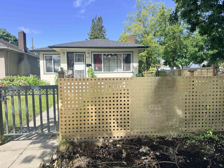 2815 Nanaimo Street — photo 1