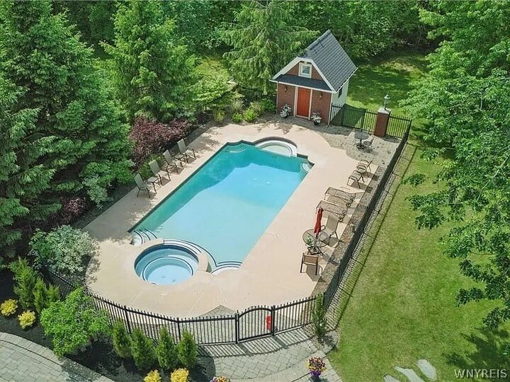 Property Photo:  81 Hidden Oaks Court  NY 14072 