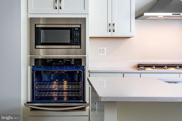 Property Photo: 23600 Raytown Terrace VA 20148
