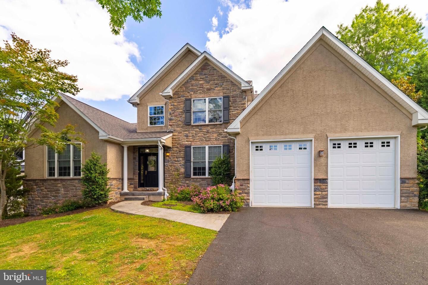 Property Photo: 6 Shepherds Way PA 19038