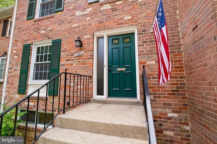 Property Photo:  3322 Spring Lane  VA 22041 