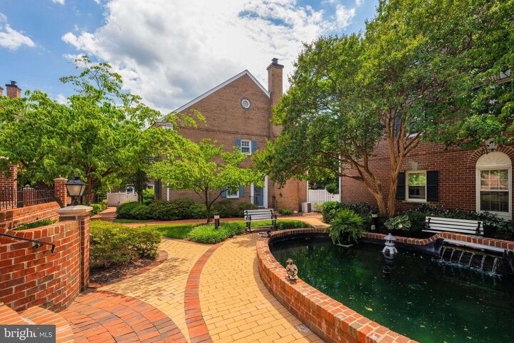 Property Photo:  1039 N Pitt Street  VA 22314 