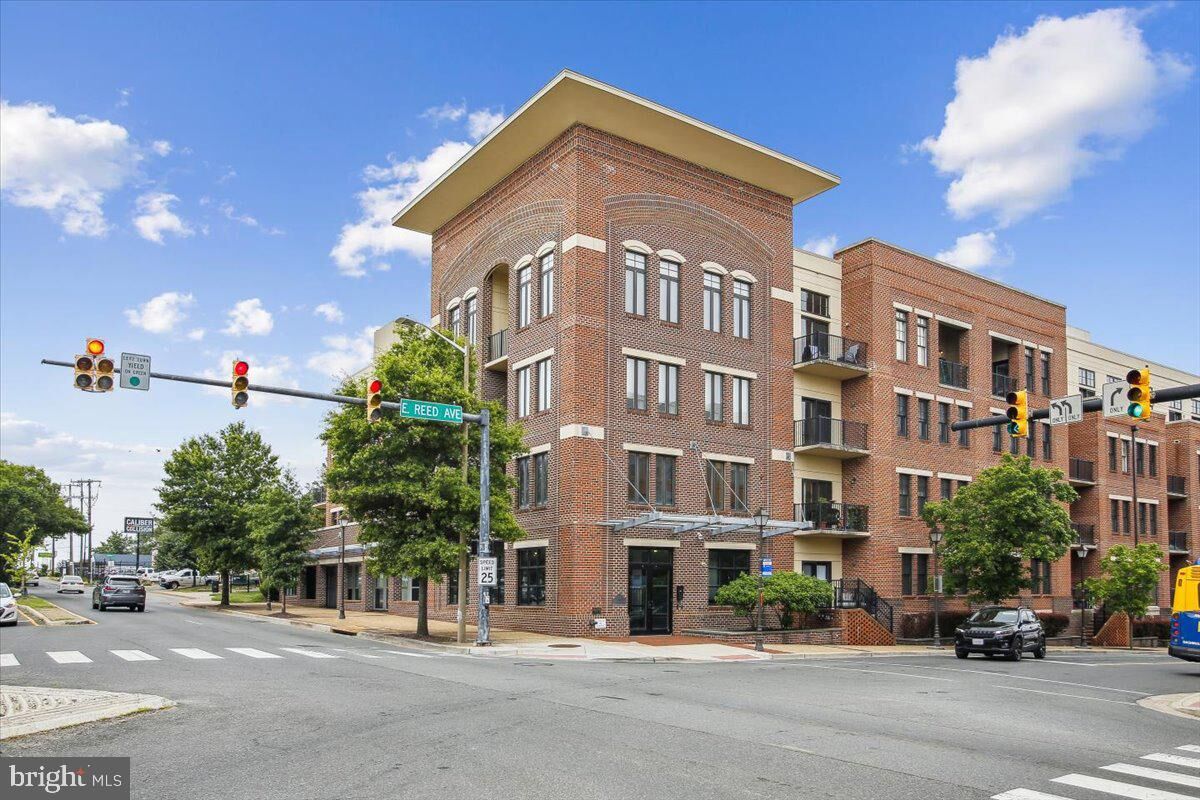 Property Photo: 181 E Reed Avenue 203 VA 22305