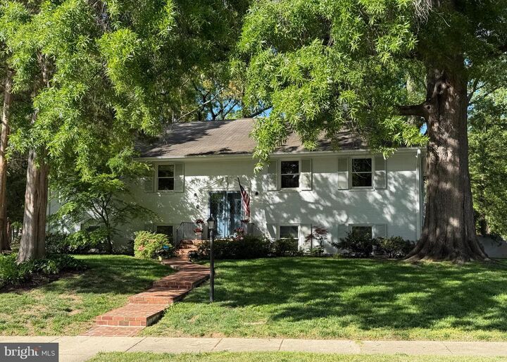 Property Photo:  1014 Potomac Lane  VA 22308 