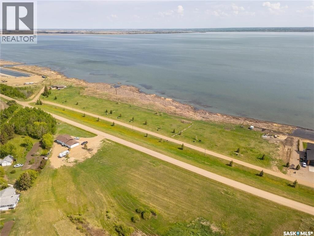 Property Photo:  860 Lakeshore Drive  SK S0M 1X0 