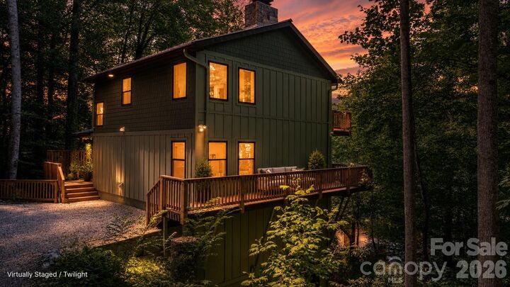 Property Photo:  549 Clubhouse Drive  NC 28604 