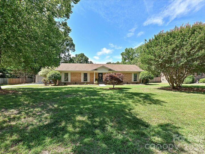 Property Photo: 218 Sturbridge Drive NC 28214