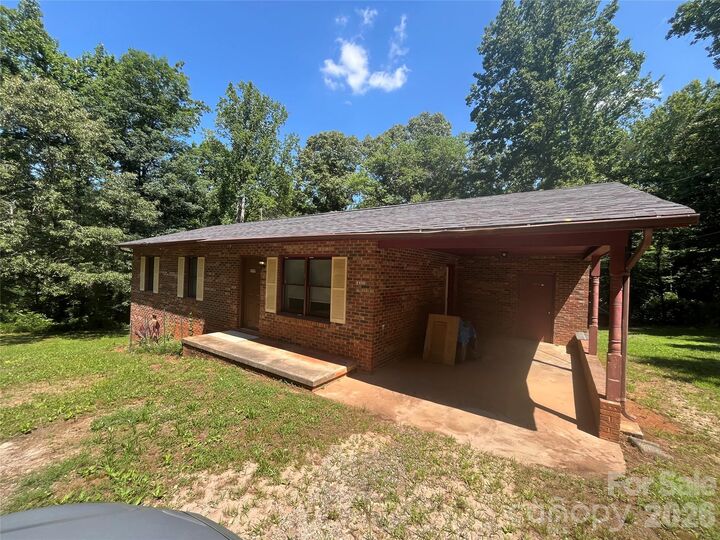 Property Photo: 2919 Shell Avenue NC 28690