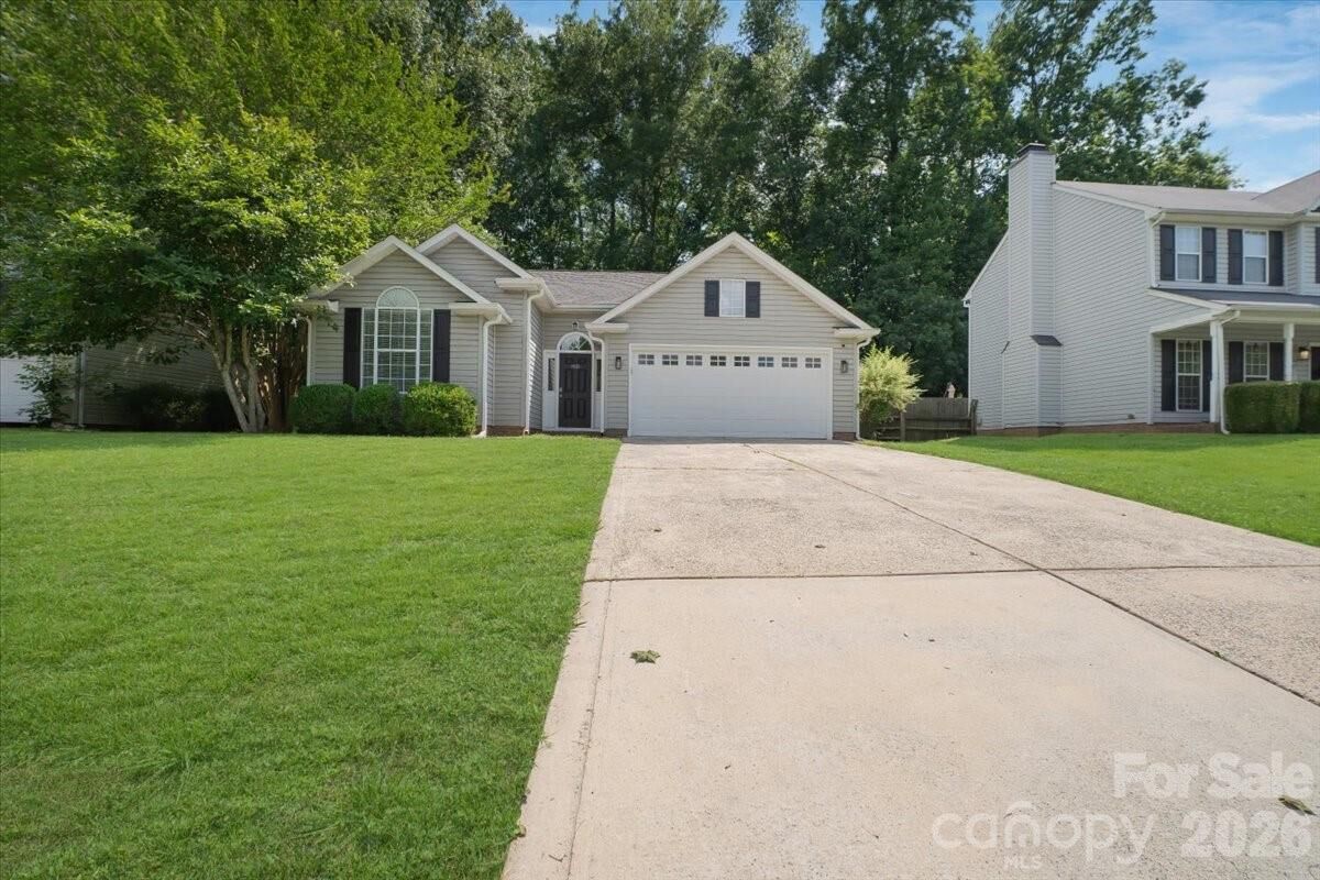 Property Photo: 14136 Walkers Crossing Drive NC 28273