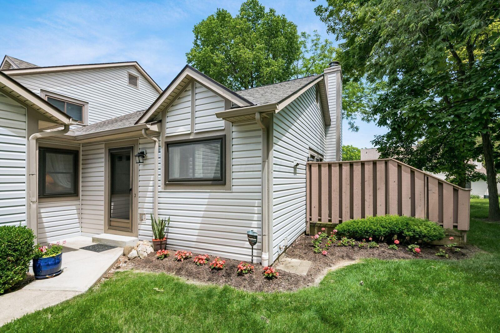 Property Photo:  2711 Woodland Trail Drive  OH 43231 