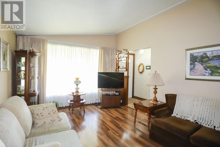 Property Photo:  52 Indiana Dr  ON P6A 4Y2 