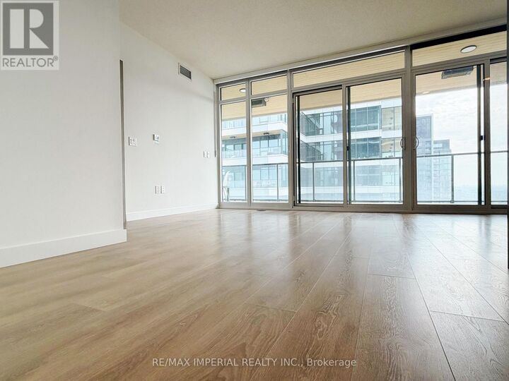 Property Photo:  1 Concord Cityplace Way 4210  ON M5V 0X3 