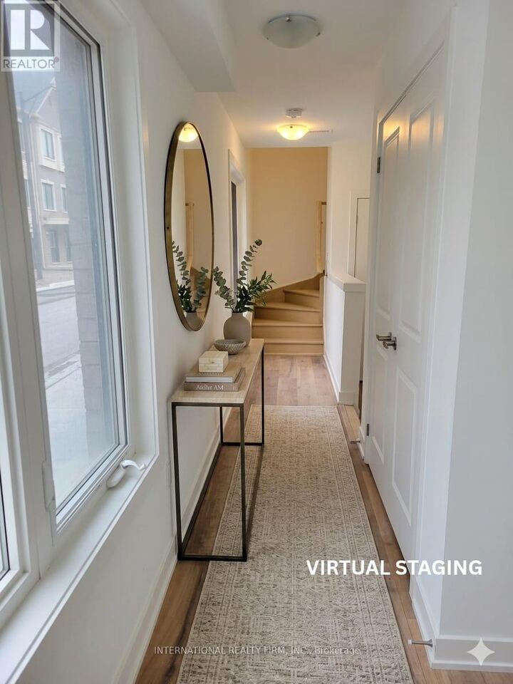 Property Photo:  27 Sunbury Lane  ON L4A 7X5 