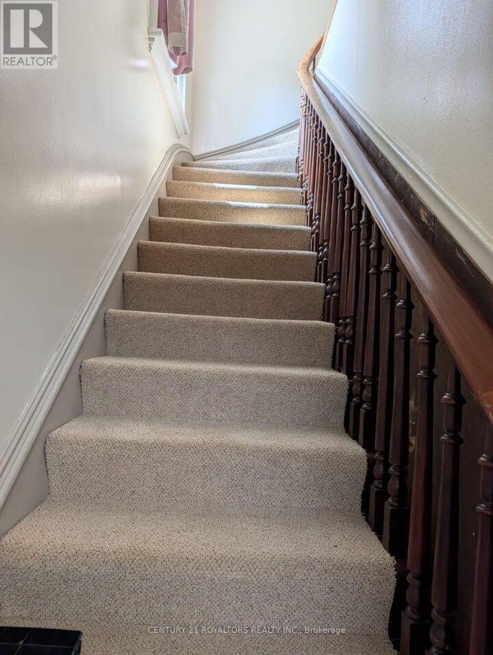 Property Photo:  52 Wellington Street 2  ON N4S 3H6 