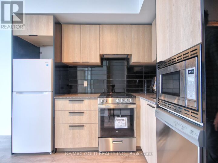 Property Photo: 501 Yonge Street 3613 ON M4Y 1Y4