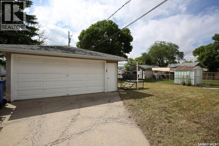 Property Photo: 1046 Lindsay Street SK S4N 3A9