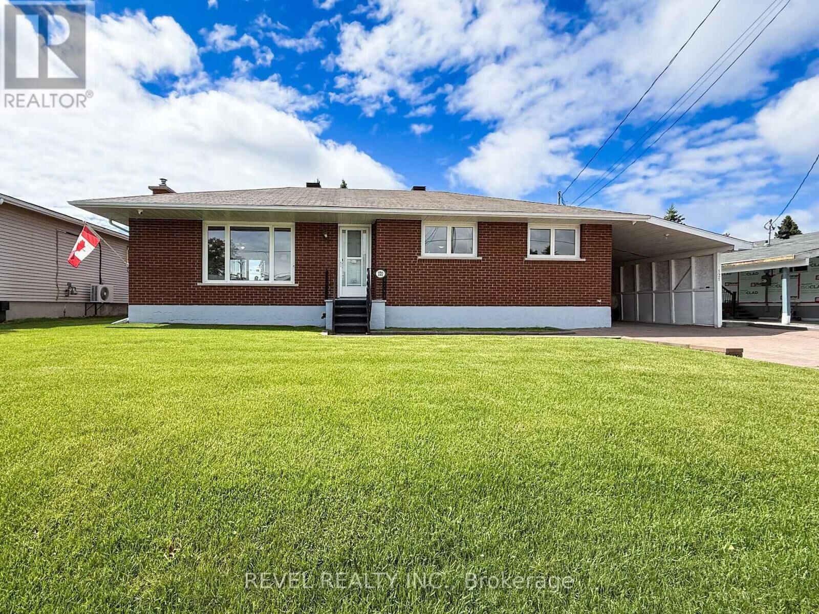Property Photo: 121 Hellen Avenue ON P0N 1H0