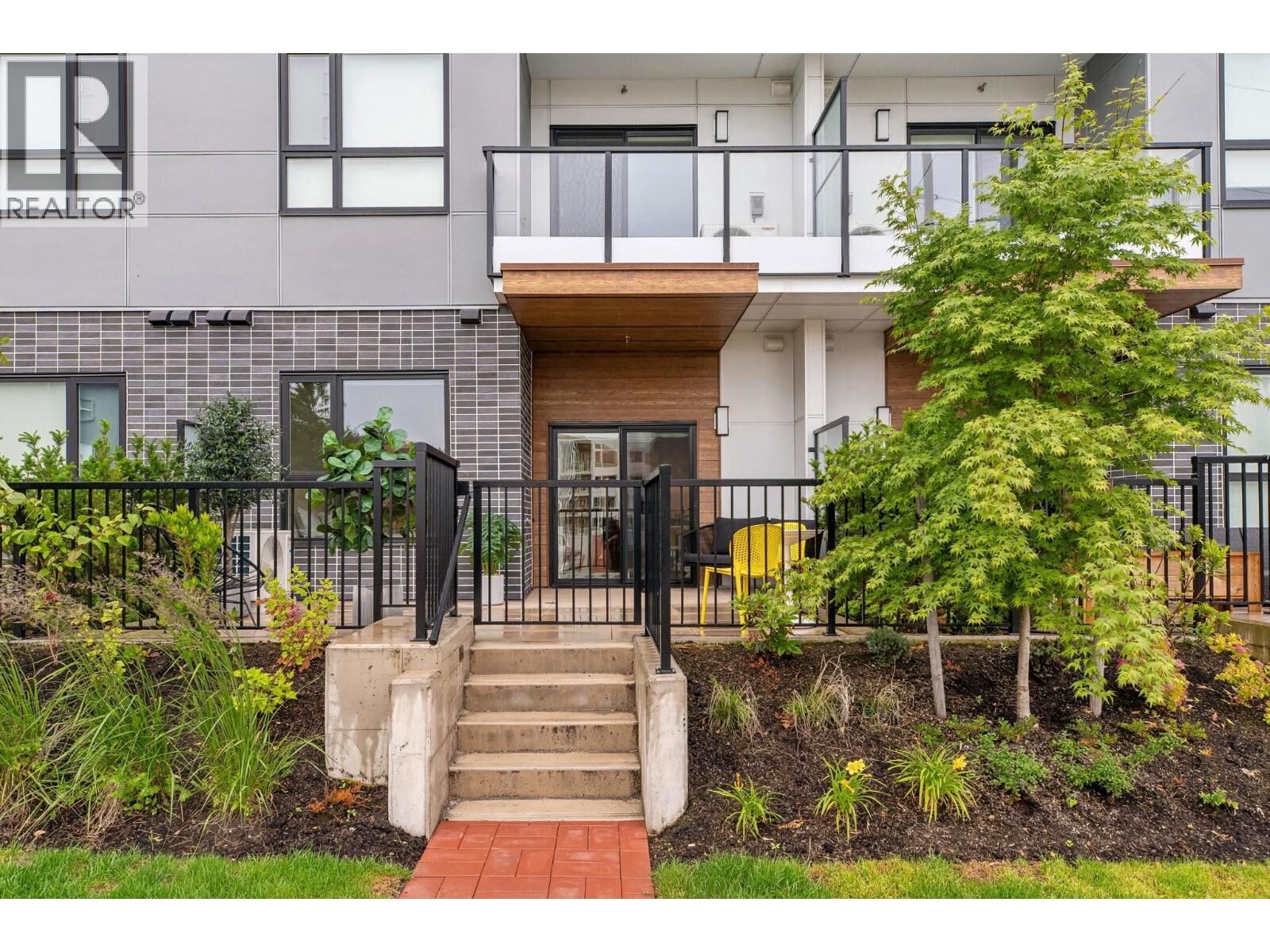 Property Photo:  623 Kemsley Avenue 103  BC V3J 0L8 