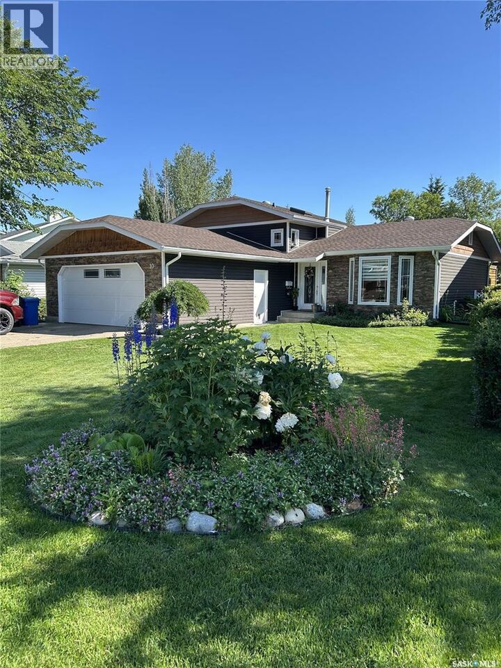 Property Photo:  10 Pereverzoff Place  SK S6X 1A5 