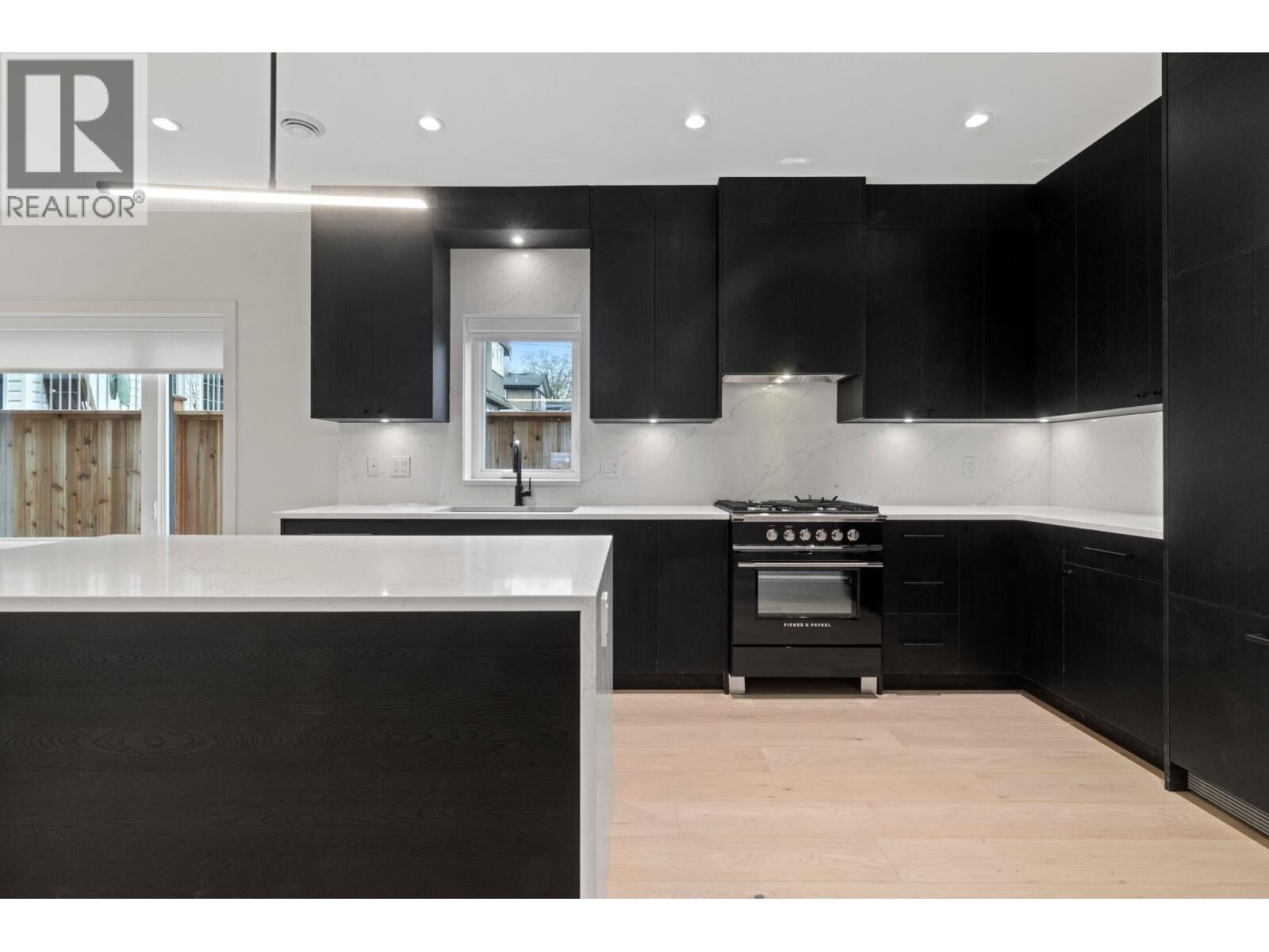 Property Photo: 2539 Grant Avenue 1 BC V5K 3G6