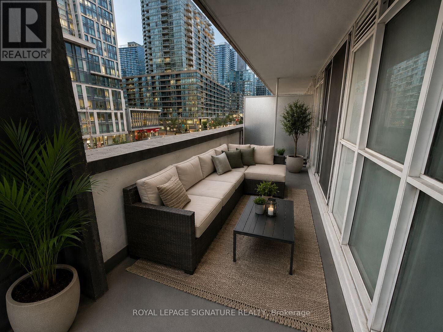 Property Photo:  85 Queens Wharf Road 310  ON M5V 0J9 