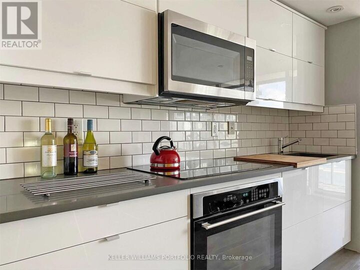 Property Photo:  4K Spadina Avenue 1618  ON M5V 3Y9 