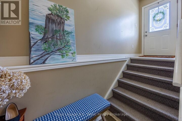 Property Photo:  46 Oak Street  ON N0J 1Z0 