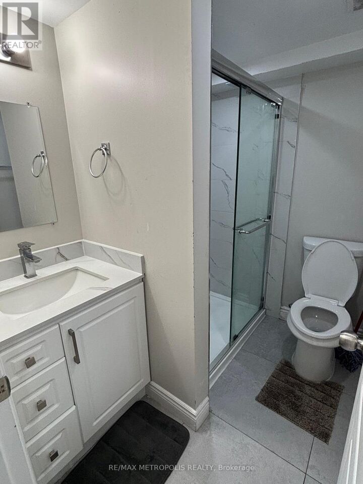 Property Photo:  44 Endeavour Drive Bsmt  ON N3C 4C4 