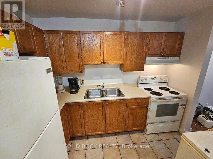 Property Photo:  2000 Jasmine Crescent 304  ON K1J 8K4 