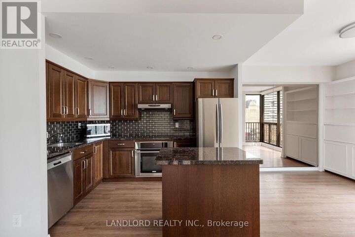 Property Photo:  33 Harbour Square 2208  ON M5J 2G2 