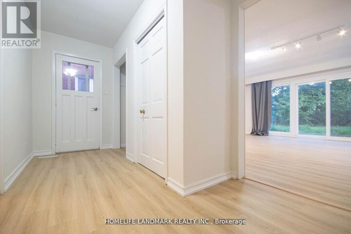 Property Photo:  435 Connaught Avenue Room  ON M2R 2M4 